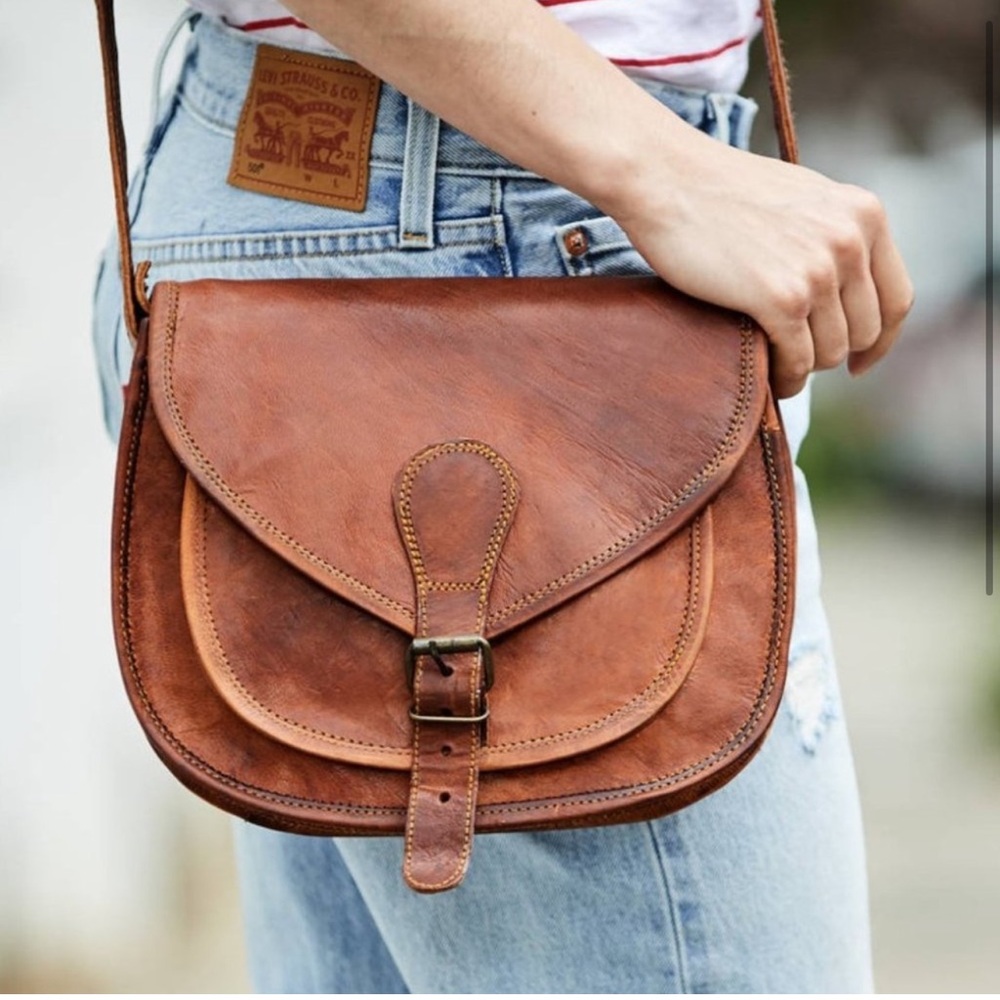 100% Soft Grain Leather Saddlebag Style Purse - Picture 4 of 6